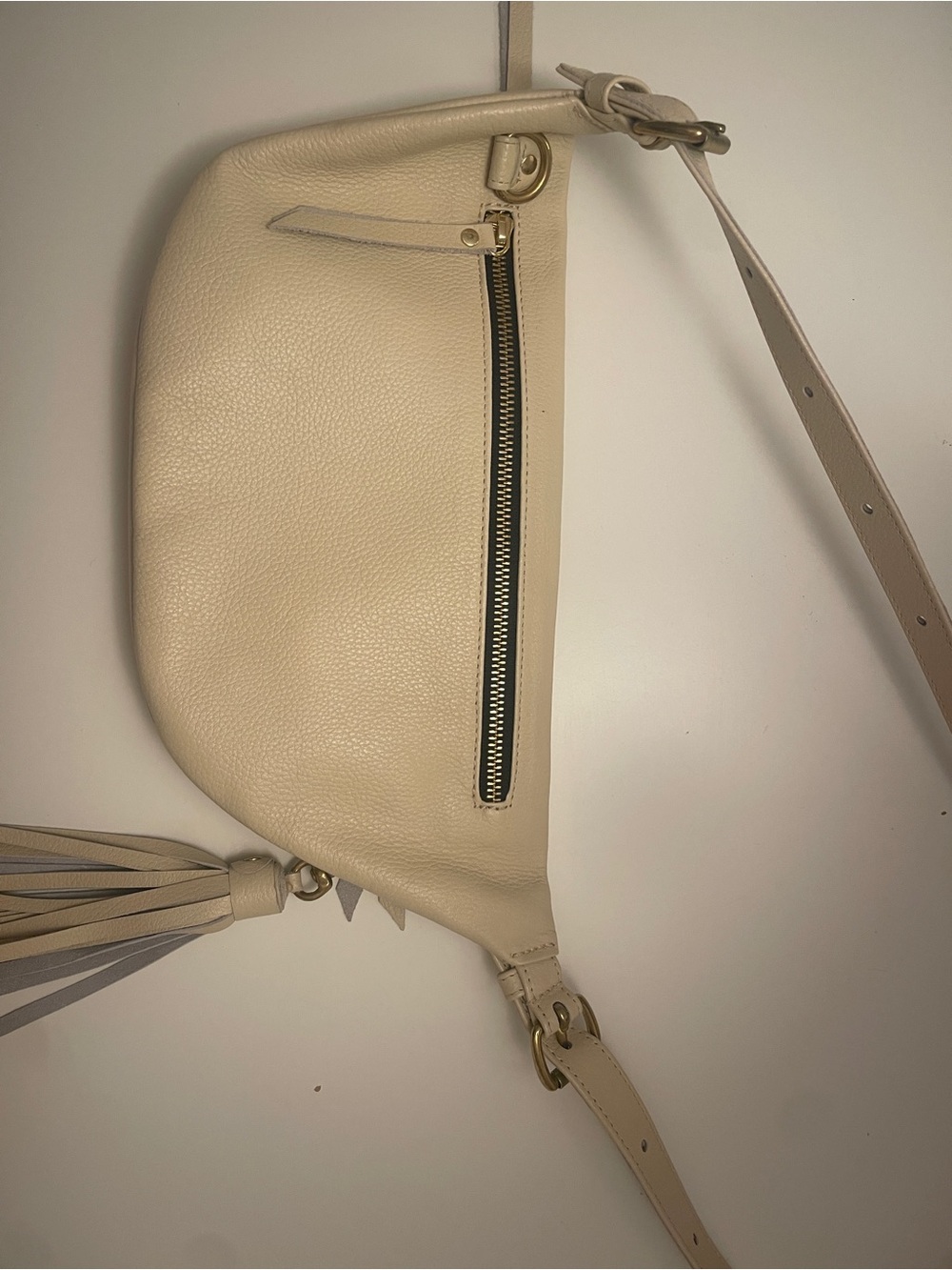 Tah Cream Leather Crossbody Bag with Tassel - Picture 4 of 4